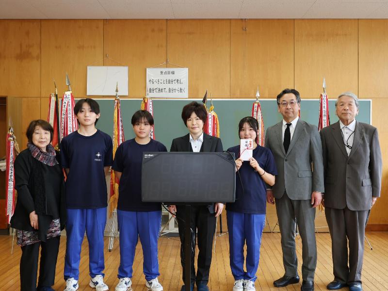 寄贈の様子