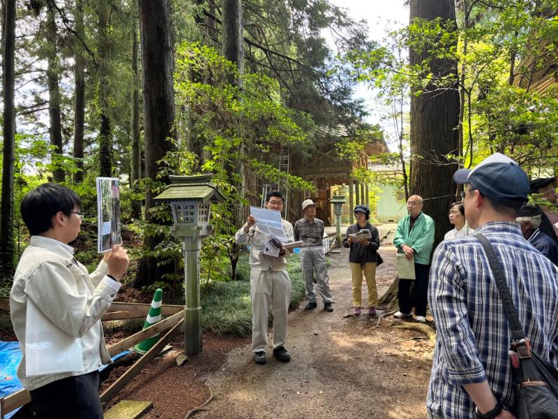 涼ヶ岡八幡神社での講義の様子