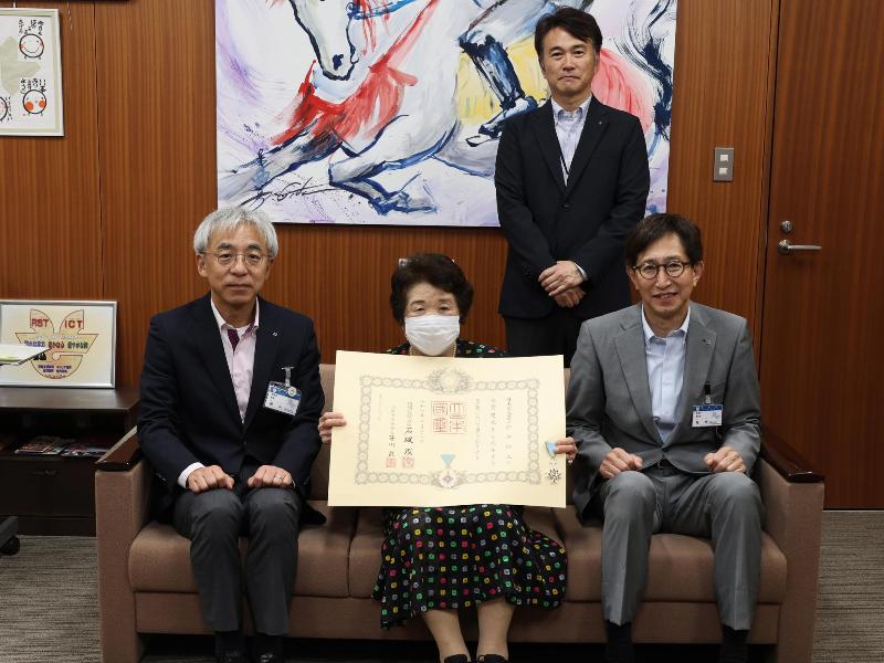 叙位・叙勲伝達式の様子