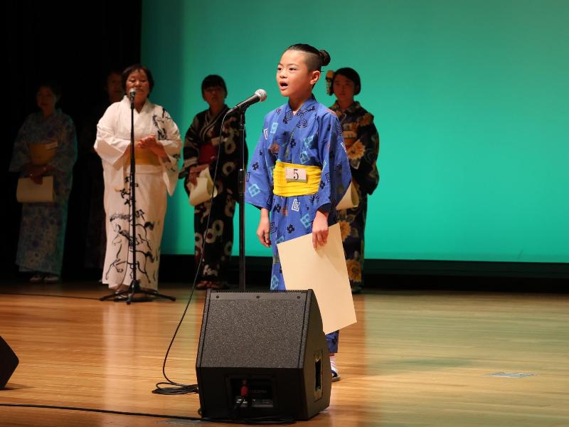 子どもの部優勝者の歌唱