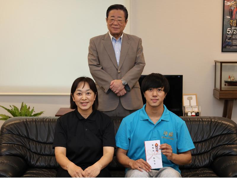 奨励金交付式の様子