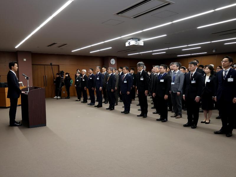 職員に訓示する阿部市長