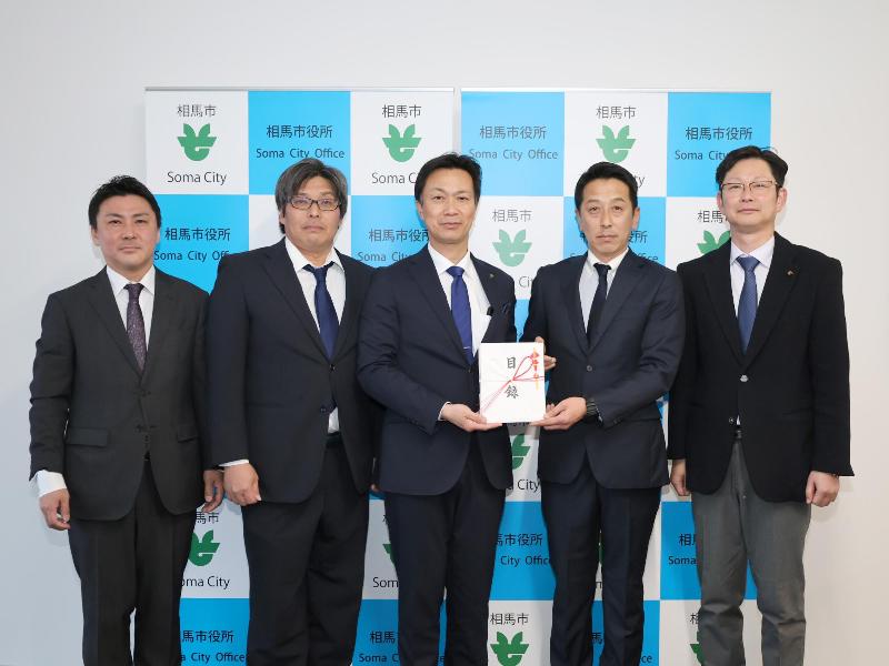 寄付受納の様子