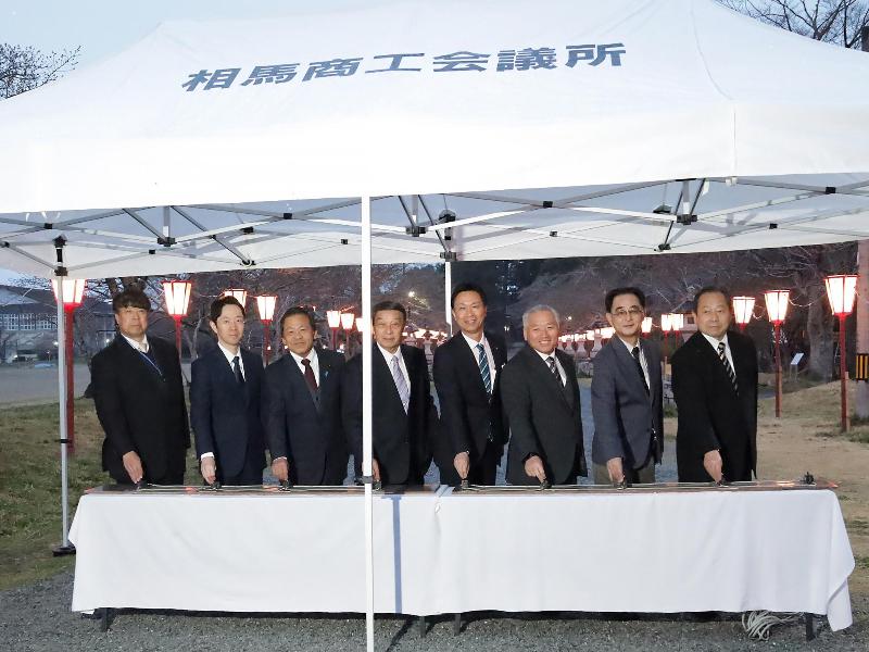 ぼんぼり点灯の様子