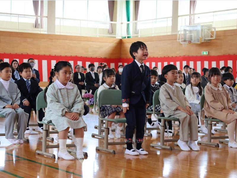 新入学児童点呼の様子