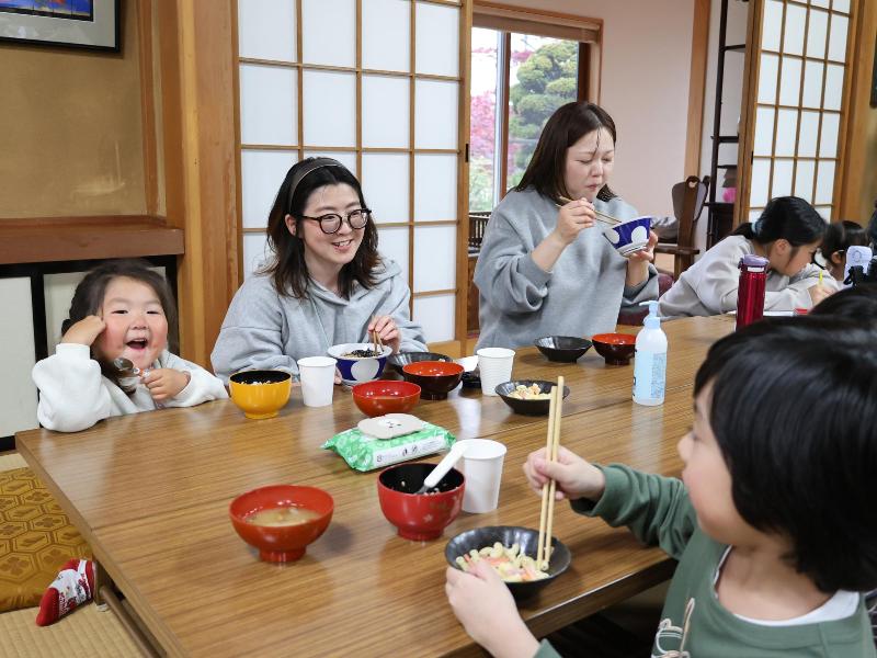 地域食堂での食事の様子