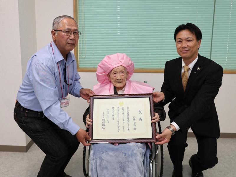 百歳を迎えた八巻さん