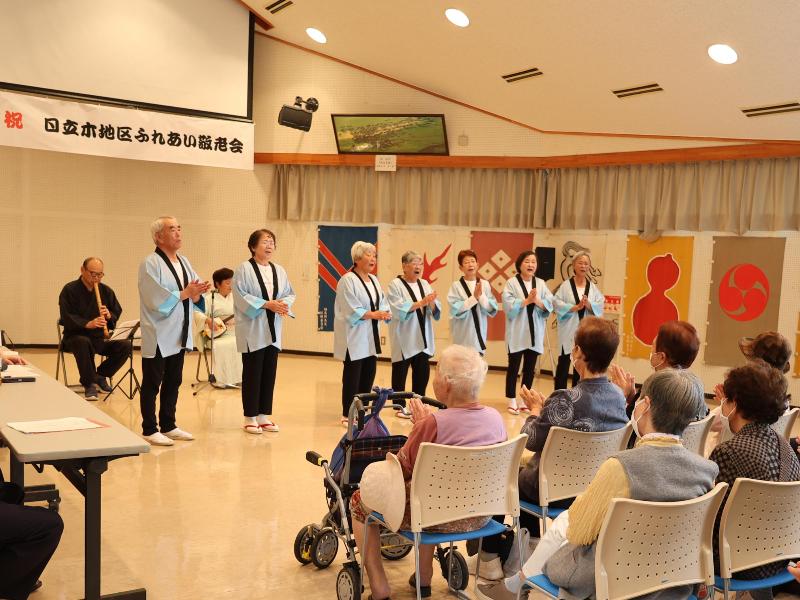 民謡教室メンバーによる唄と踊り