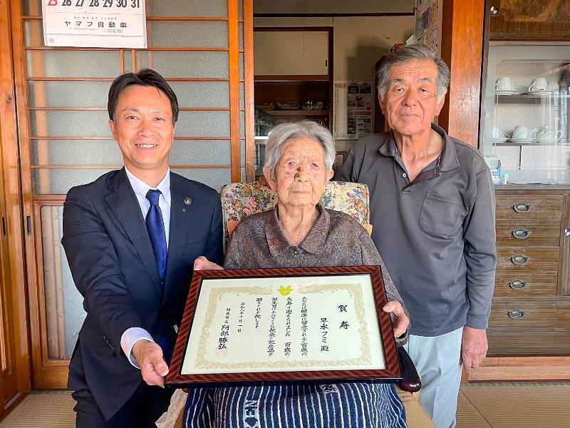 贈呈式の様子
