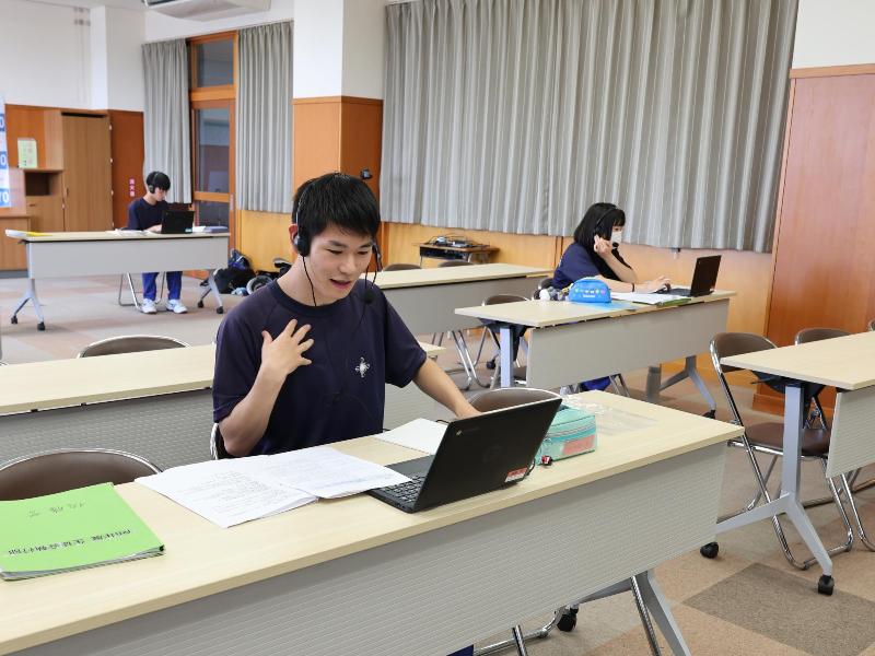 オンラインでグループワークをする様子