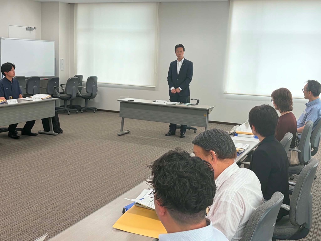 あいさつする市長