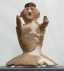 丸塚古墳出土人物埴輪(女子像)の写真