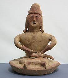 丸塚古墳出土人物埴輪(胡坐を組む男子像)の写真