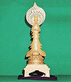 金銅救世観音菩薩像の写真
