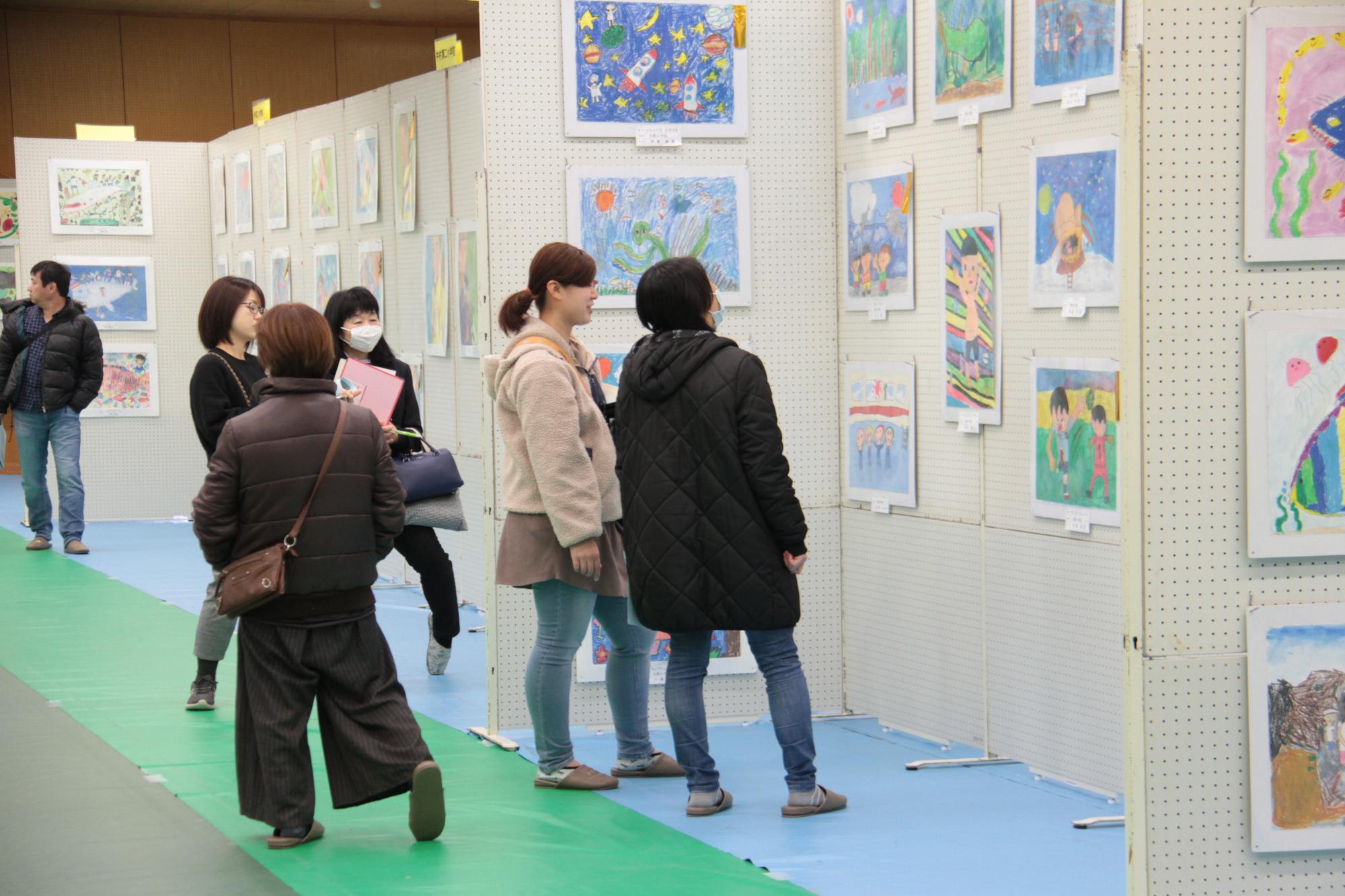 市美展の様子