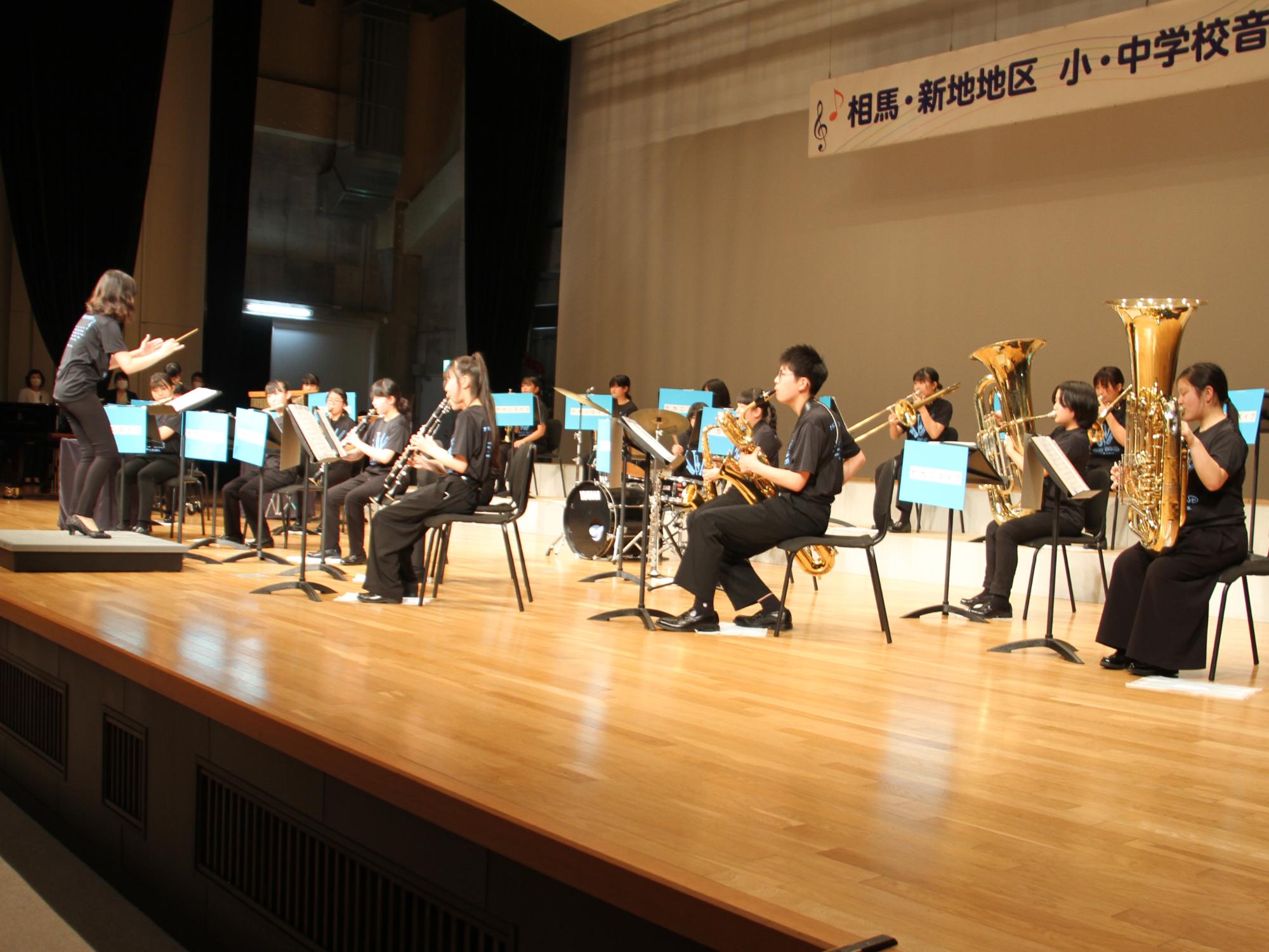 相馬・新地地区小・中学校音楽祭で演奏する中村第二中学校の様子
