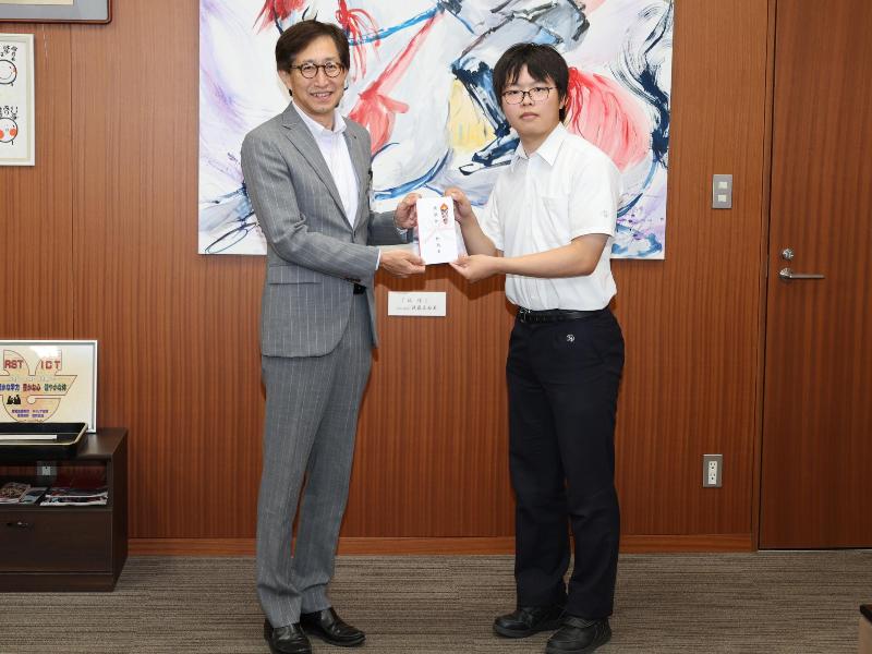 奨励金交付式の様子