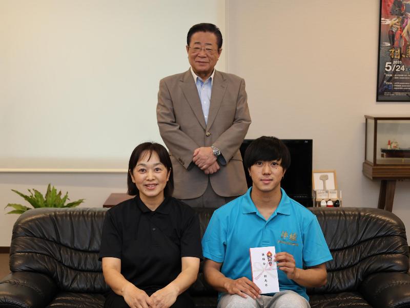奨励金交付式の様子