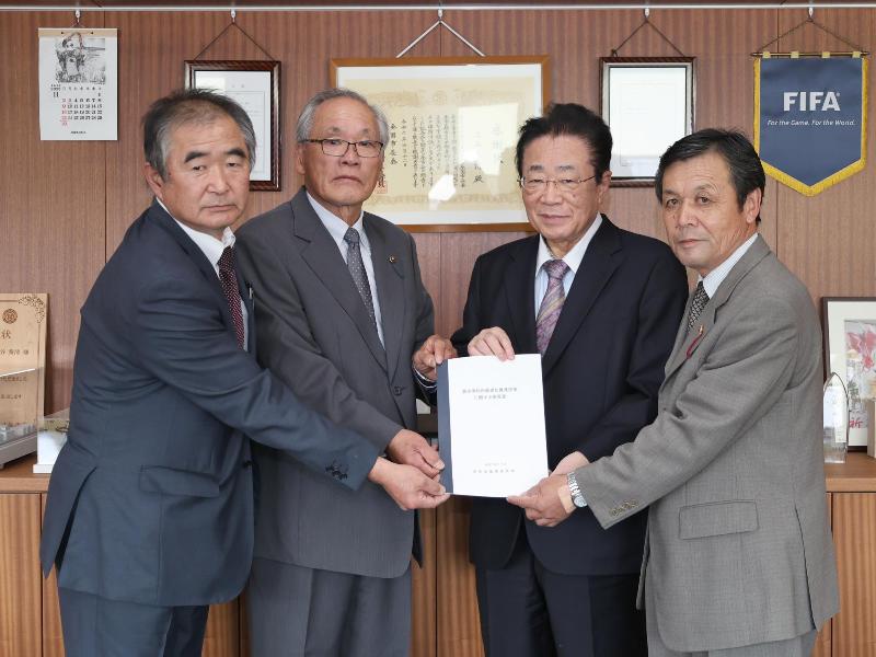 意見書提出の様子