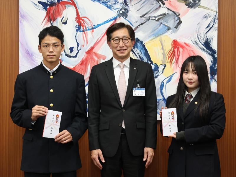 出場報告の様子