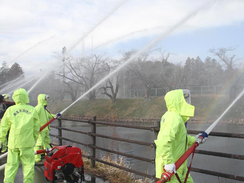 ポンプ一斉放水の様子