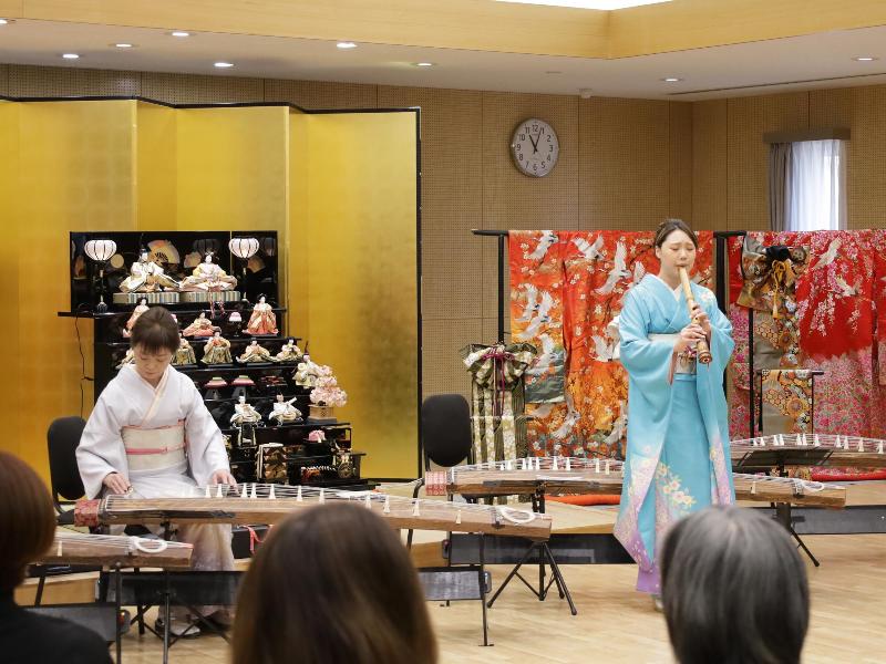 琴の演奏会の様子