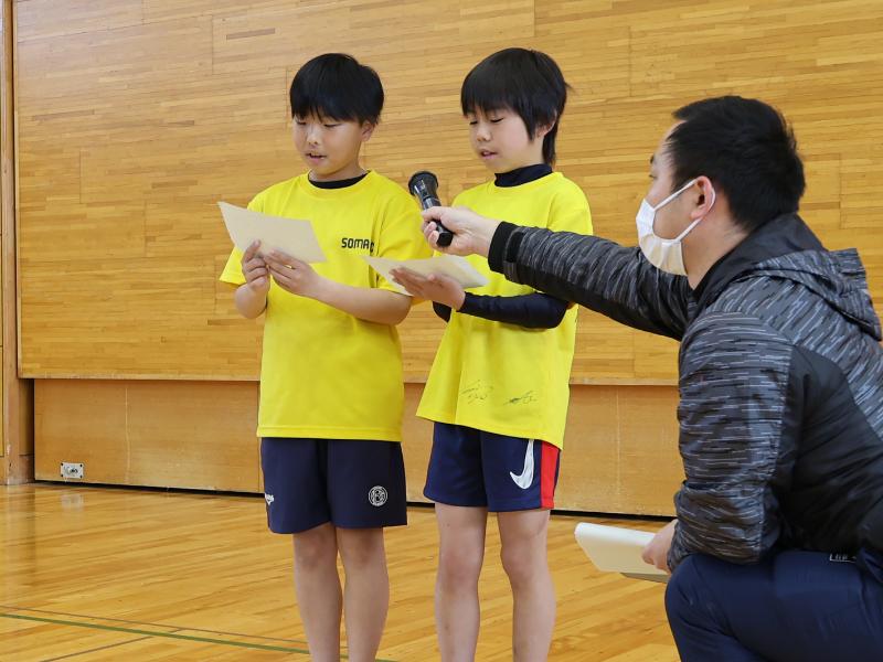 団員綱領唱和の様子