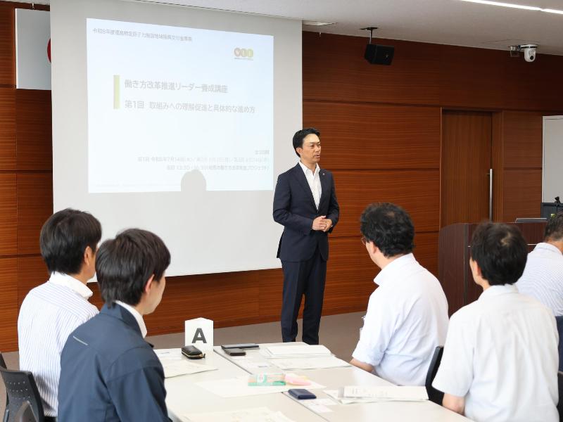 挨拶する阿部市長