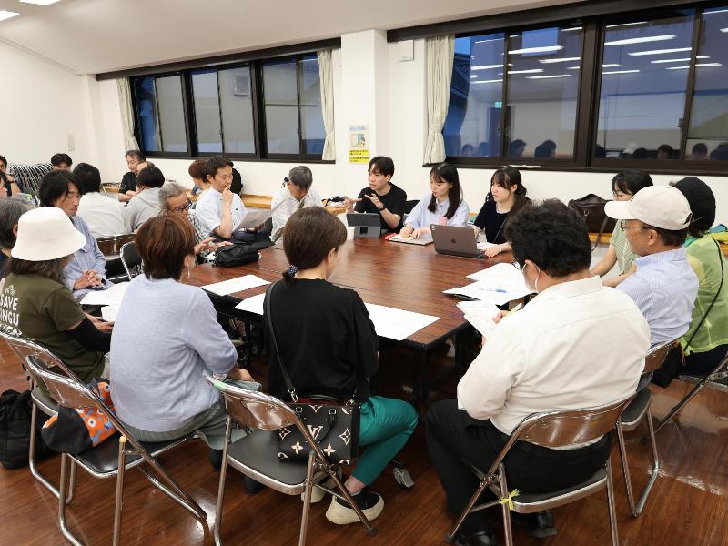 ワークショップに参加する市民らの様子