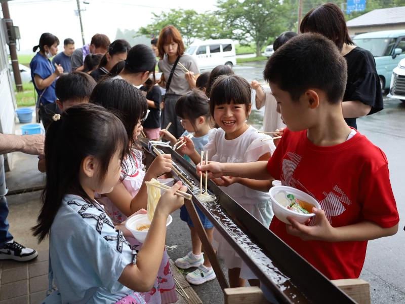 流しそうめん大会の様子