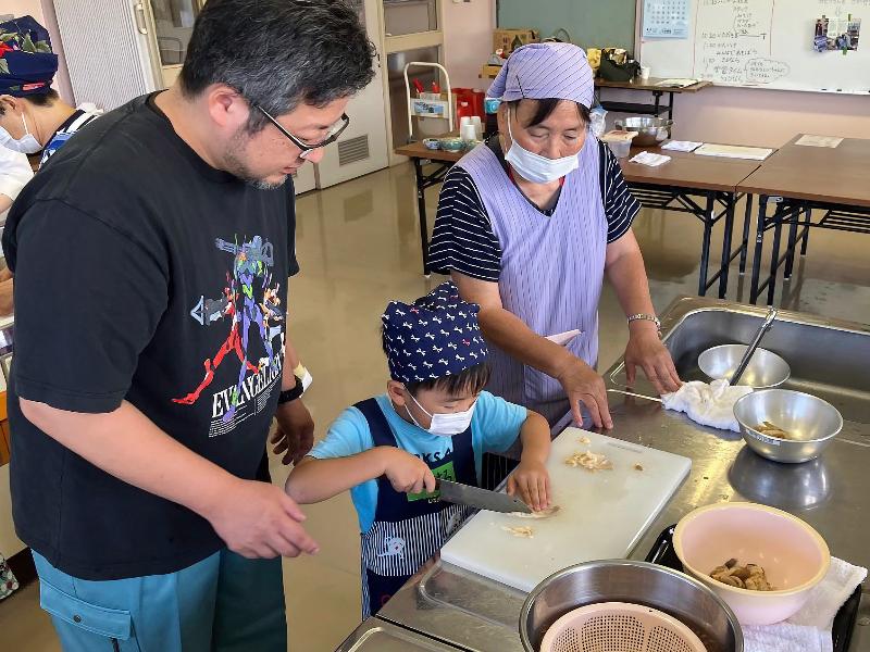 調理をする様子