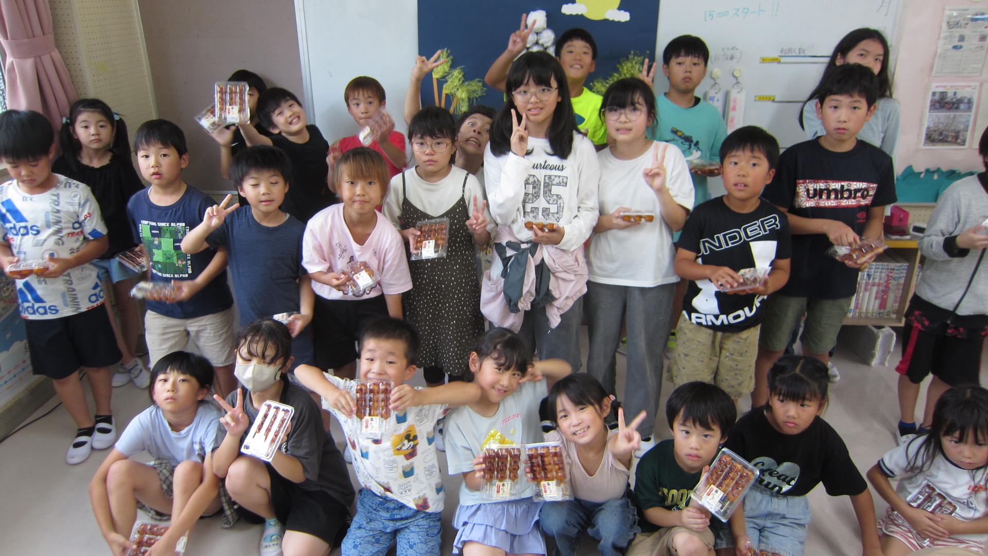 放課後児童クラブでの野菜つくり風景写真