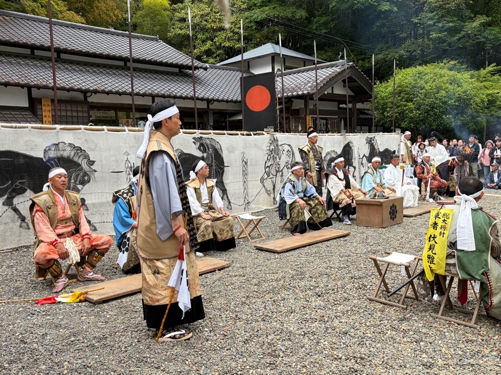 あいさつする市長