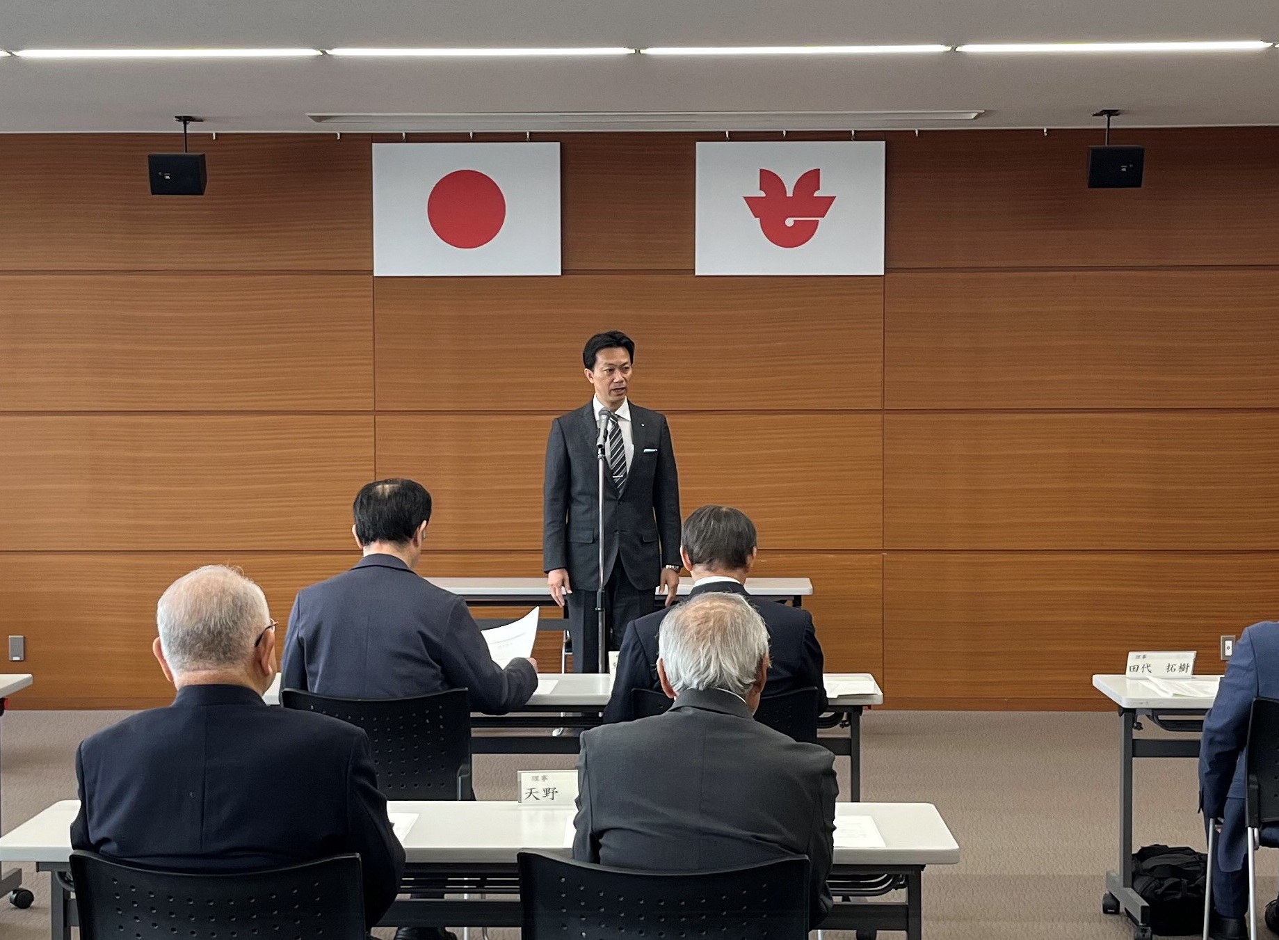 振興委員会での市長写真